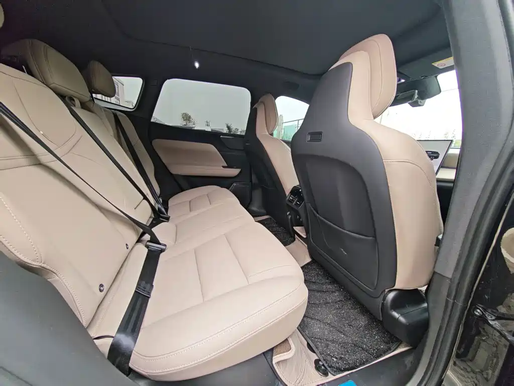 Volvo XC70 PHEV — миниатюра 8