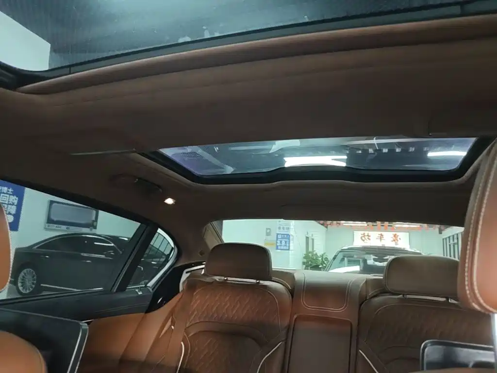 BMW 7 Series — миниатюра 18