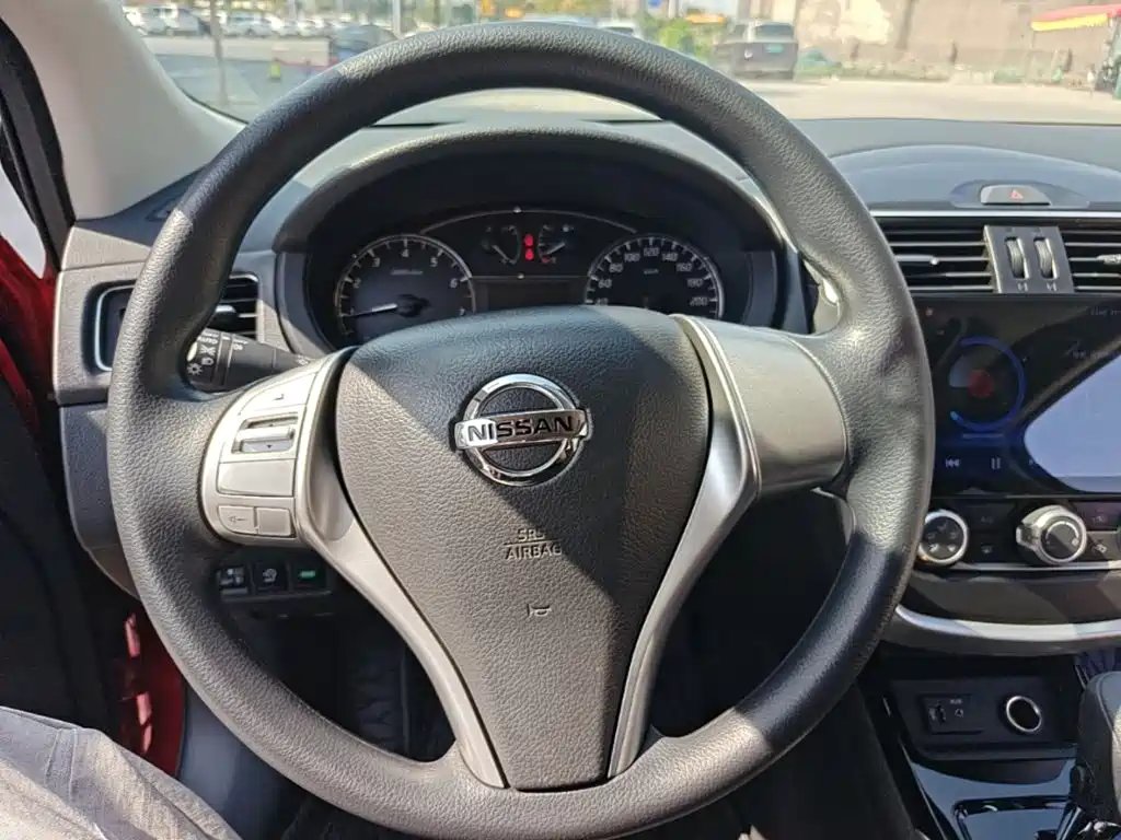 Nissan Tiida — миниатюра 11