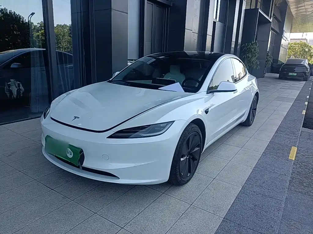 Tesla Model 3 — миниатюра 2