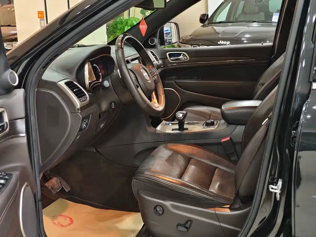 Jeep Grand Cherokee (Import) — миниатюра 10