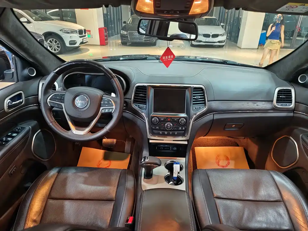 Jeep Grand Cherokee (Import) — миниатюра 15