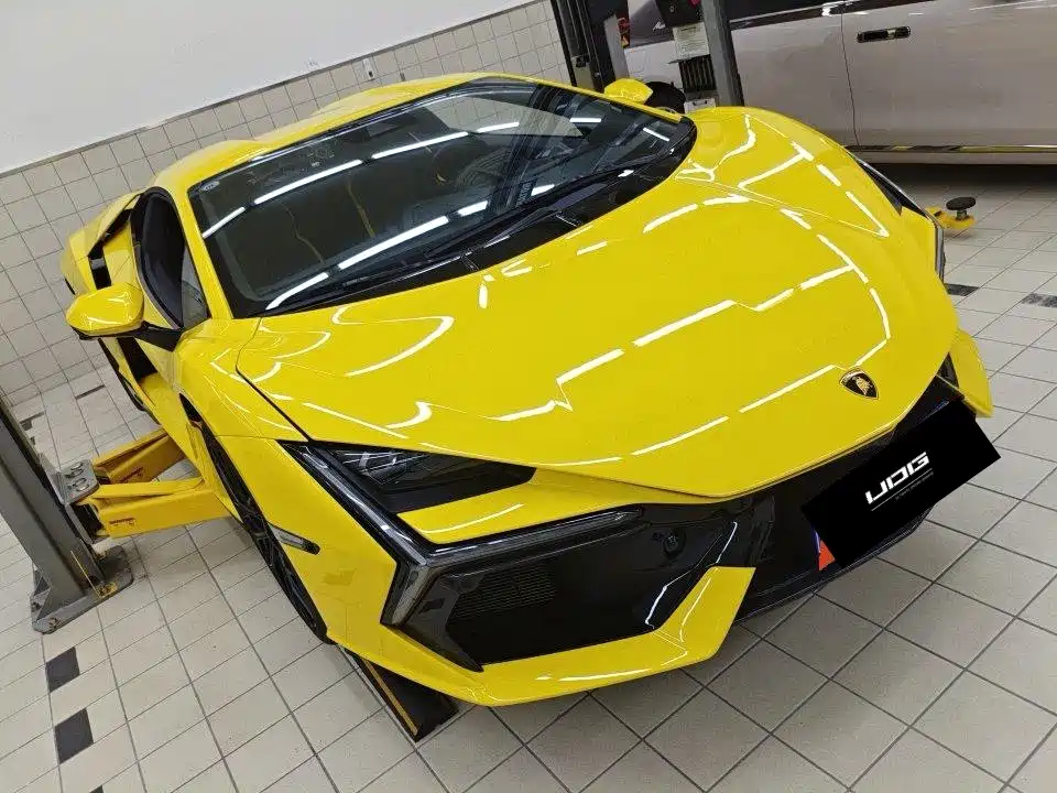Lamborghini Revuelto — миниатюра 2