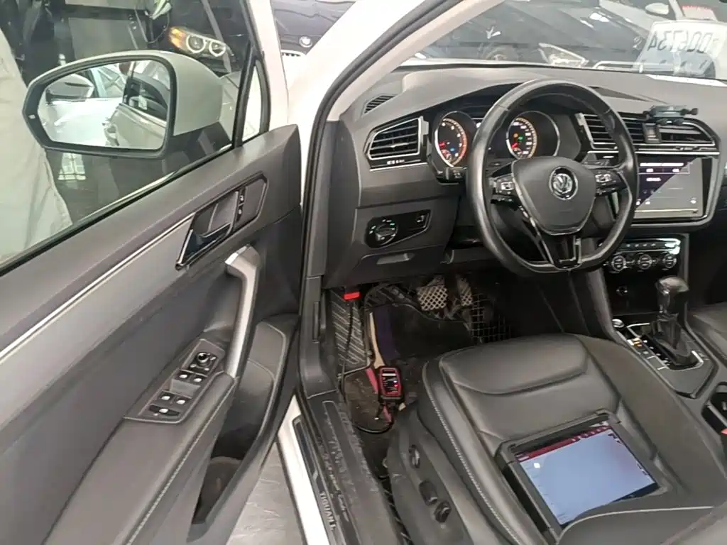 Volkswagen Tiguan L — миниатюра 16