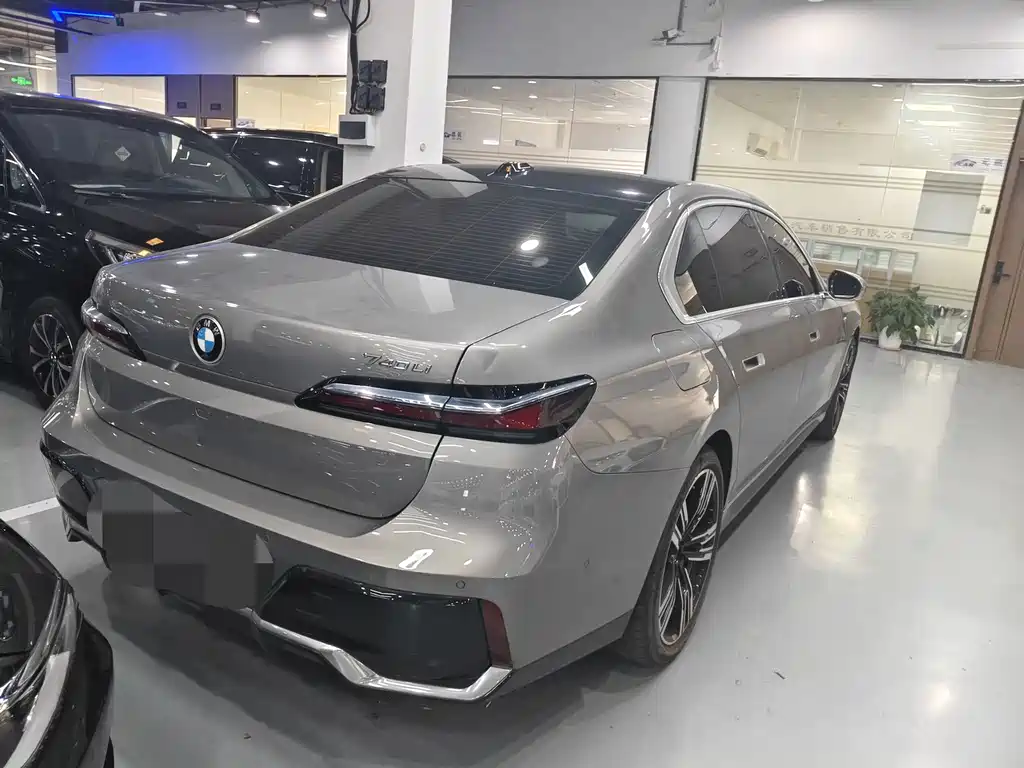 BMW 7 Series — миниатюра 25