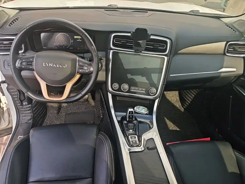 Lynk & Co 01 — миниатюра 10