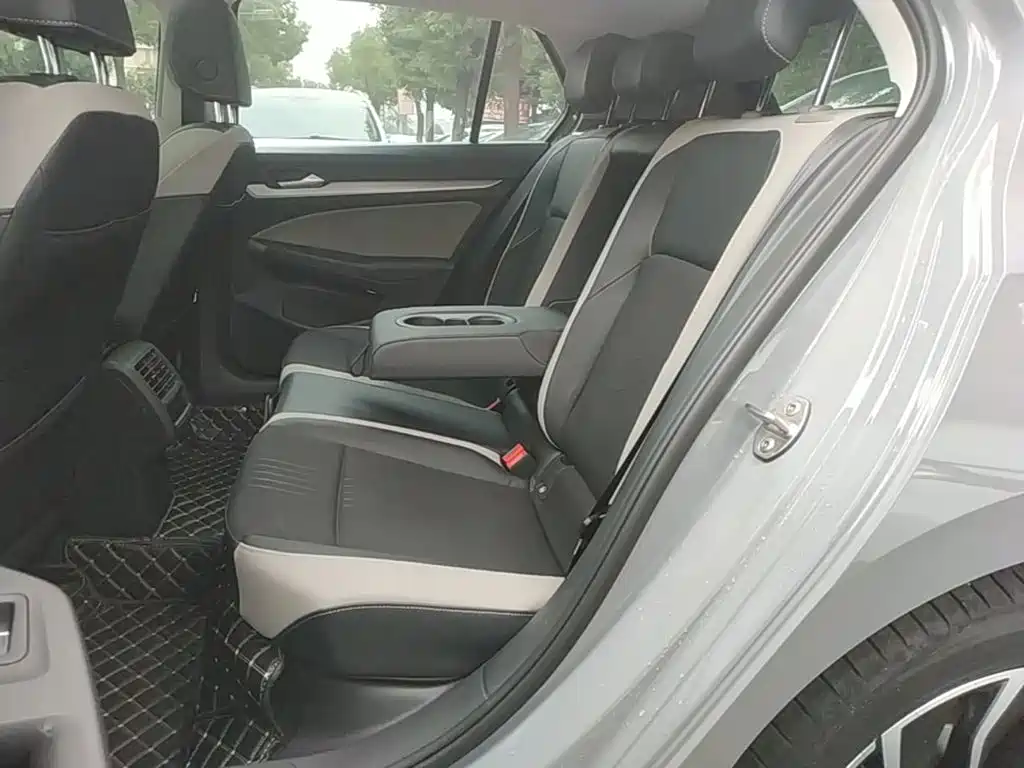 Volkswagen Golf — миниатюра 17