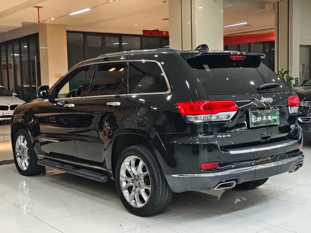 Jeep Grand Cherokee (Import) — миниатюра 18