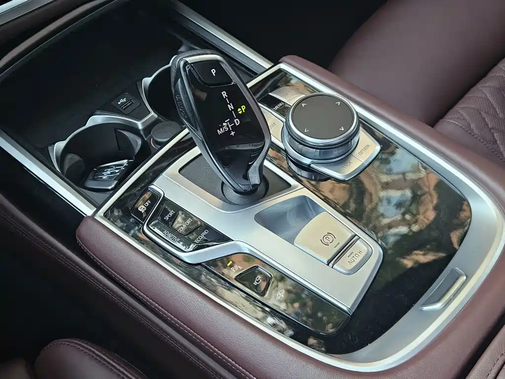 BMW 7 Series — миниатюра 17
