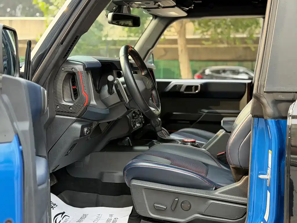 Ford Bronco (Import) — миниатюра 7
