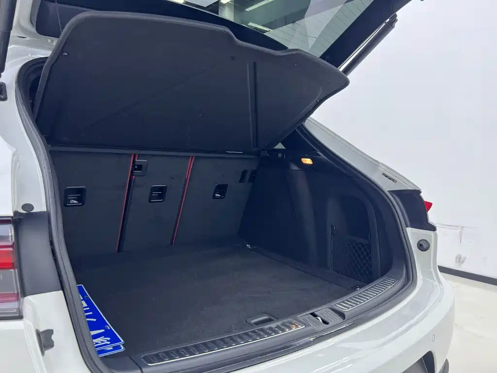 Porsche Macan — миниатюра 26