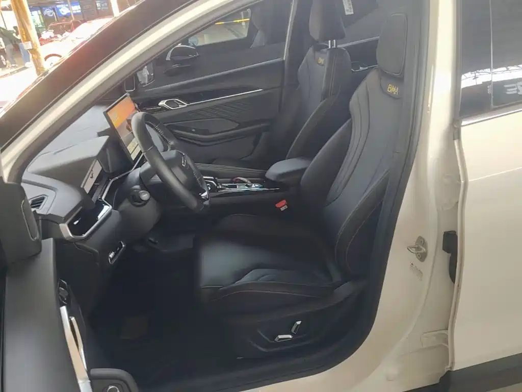 Geely Binyue — миниатюра 15