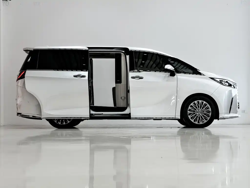 Lexus LM 2025 500h мест