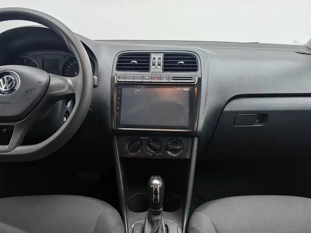 Volkswagen Polo — миниатюра 12