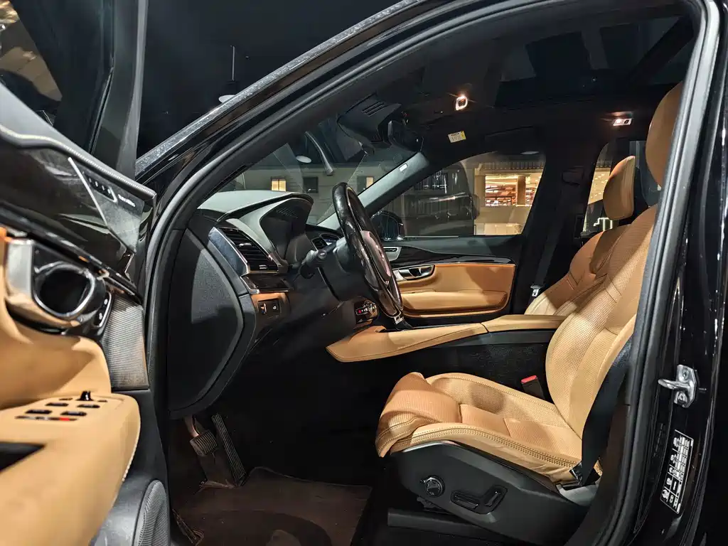 Volvo XC90 — миниатюра 13