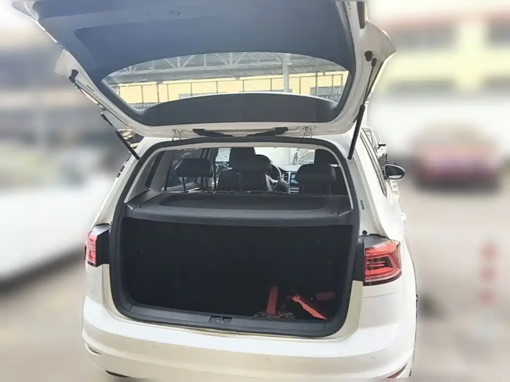 Volkswagen Golf Sportsvan — миниатюра 24