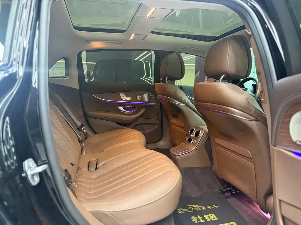 Mercedes-Benz E-Class — миниатюра 23