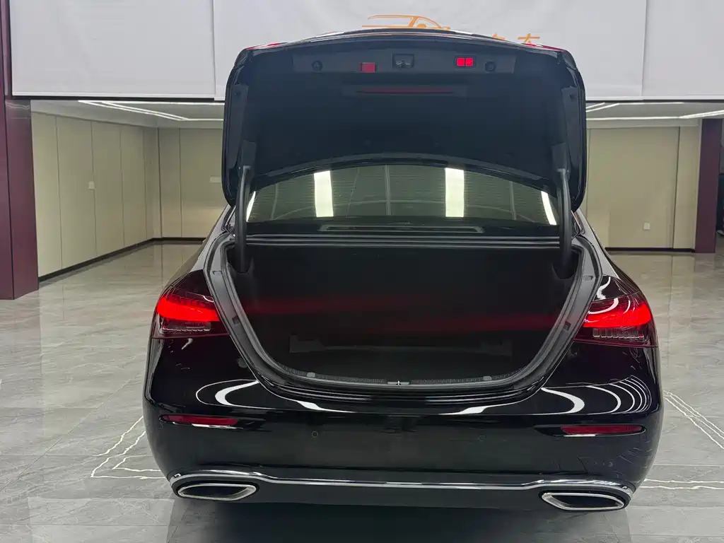 Mercedes-Benz E-Class — миниатюра 27