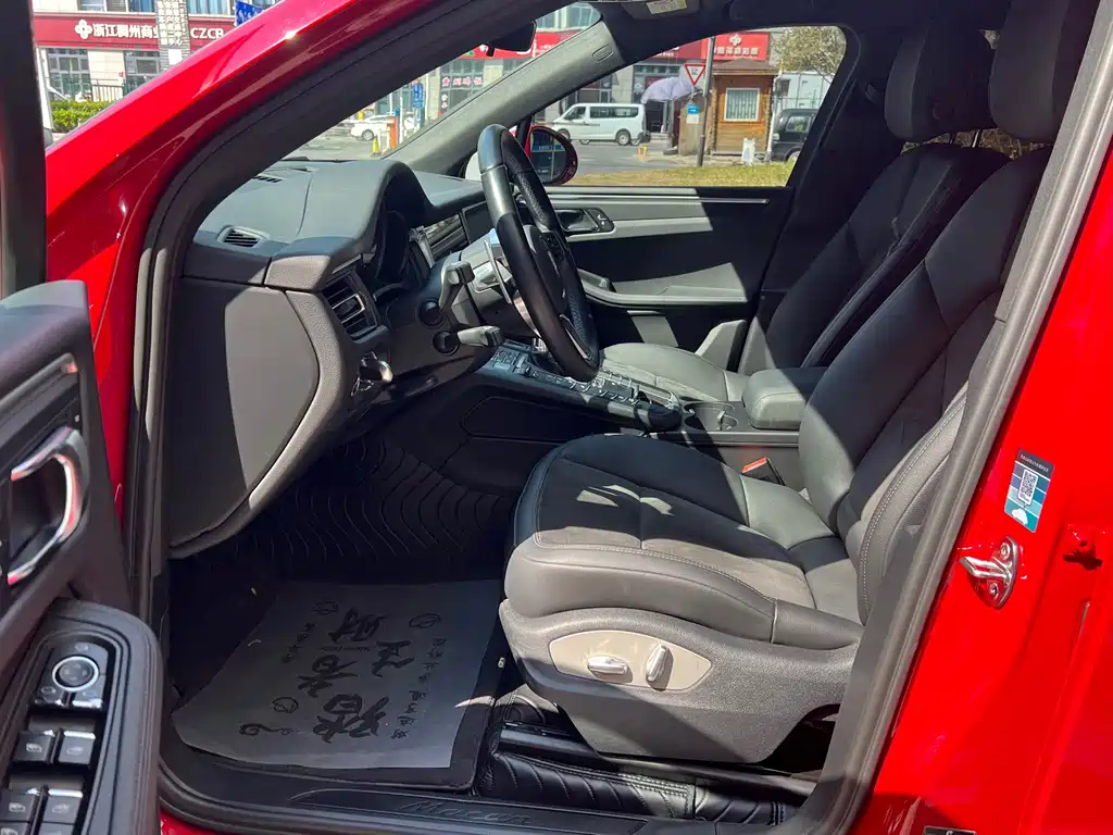Porsche Macan — миниатюра 11