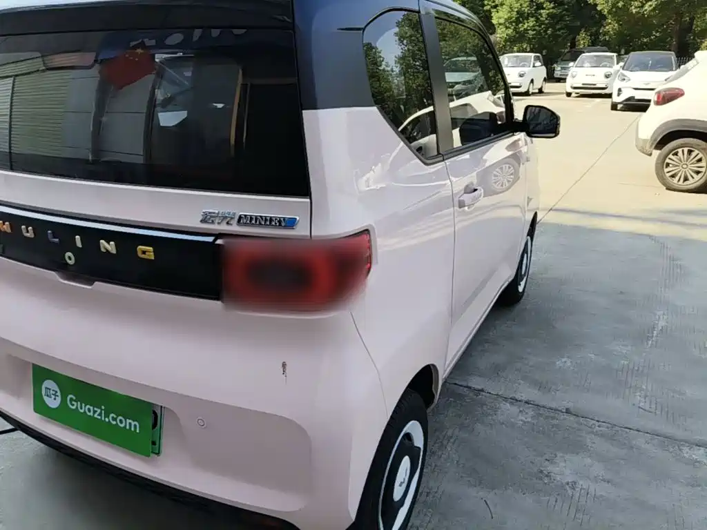 Wuling MINIEV — миниатюра 8