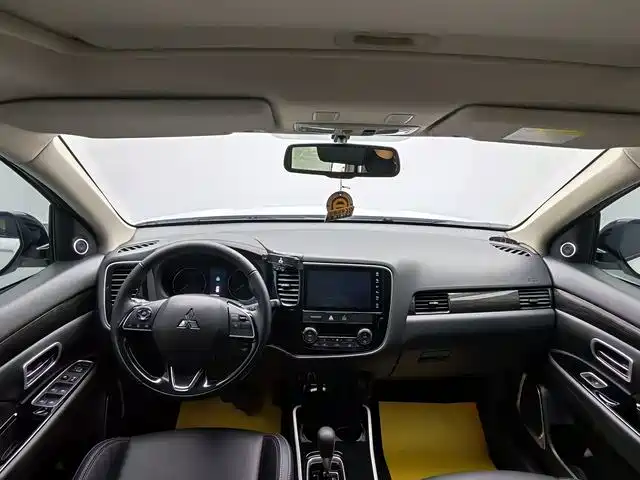 Mitsubishi Outlander 2020 2.0L Enjoy 5 мест
