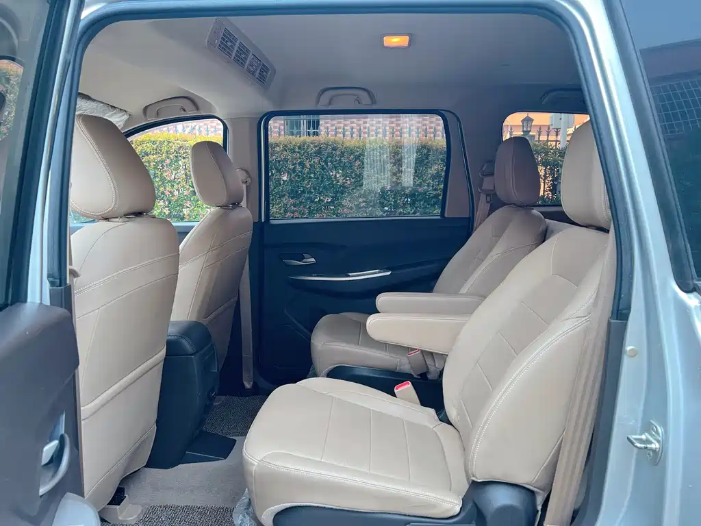 Wuling Hongguang — миниатюра 8