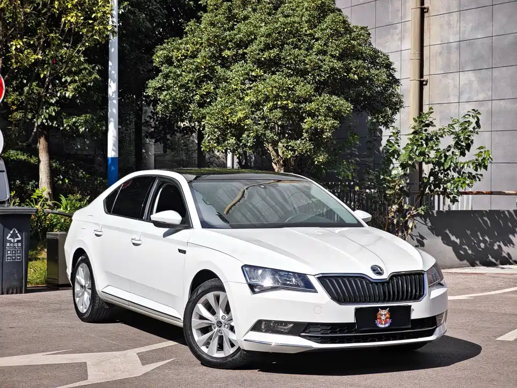Skoda Superb — миниатюра 3