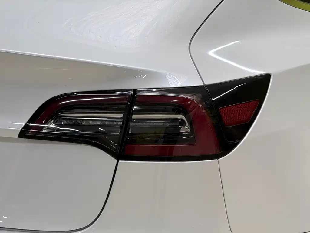 Tesla Model 3 — миниатюра 7
