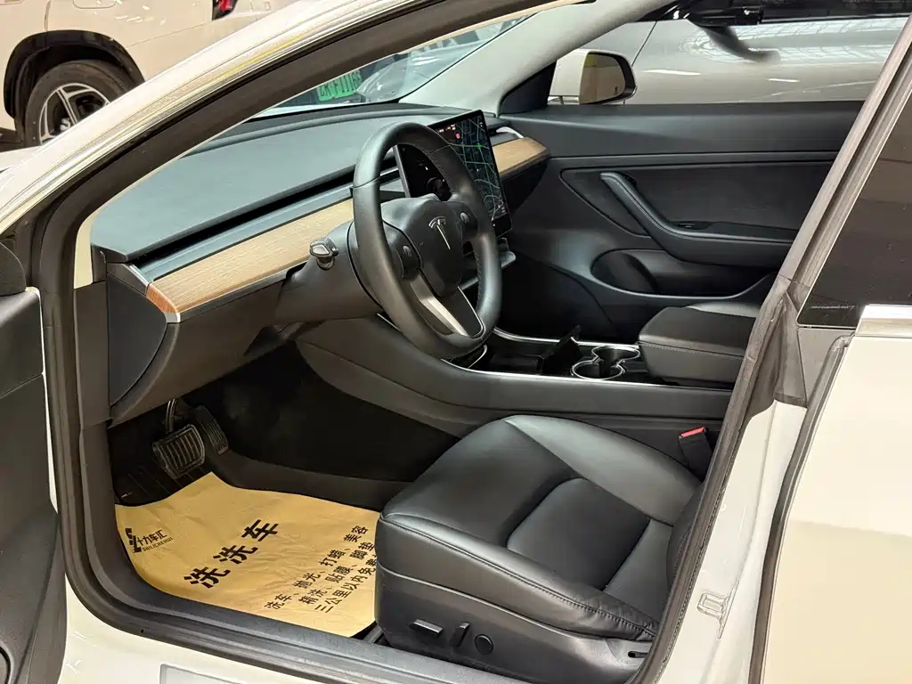 Tesla Model 3 — миниатюра 11