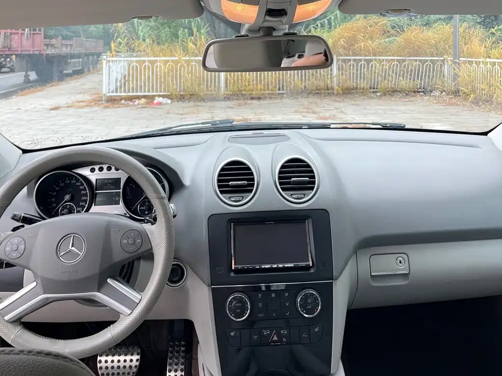 Mercedes-Benz M-Class — миниатюра 10