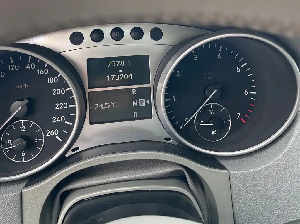 Mercedes-Benz M-Class — миниатюра 12