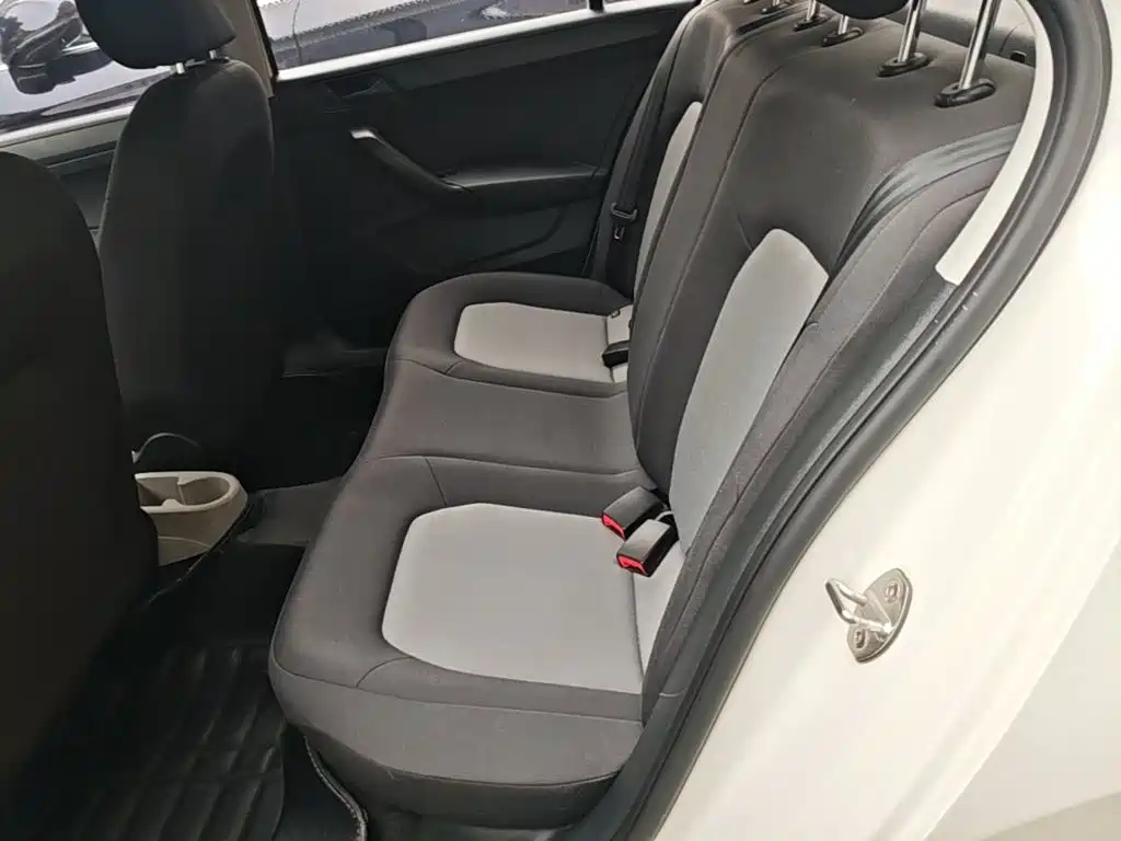 Skoda Rapid — миниатюра 17