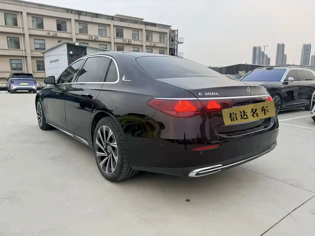 Mercedes-Benz E-Class — миниатюра 5