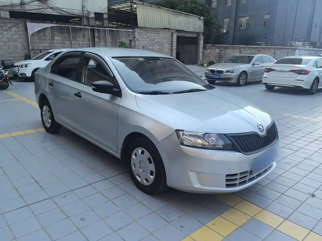 Skoda Rapid — миниатюра 4