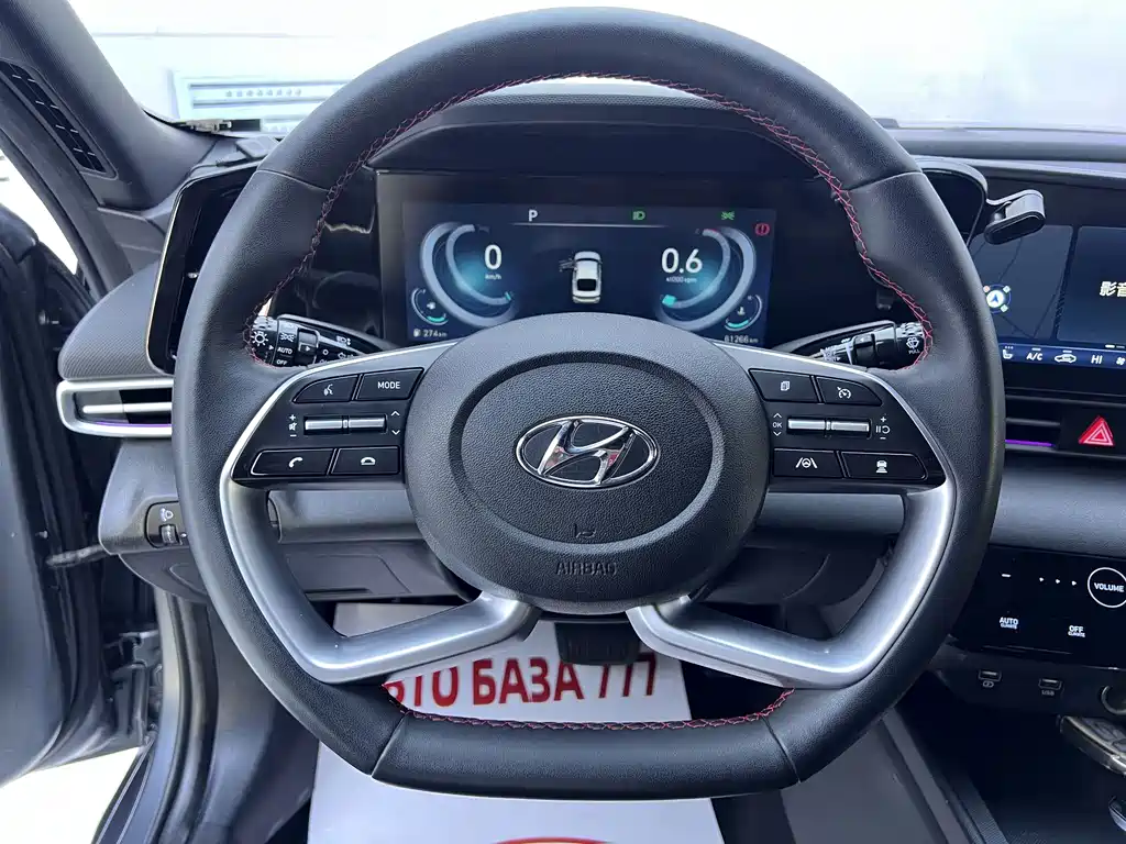 Hyundai Elantra — миниатюра 10