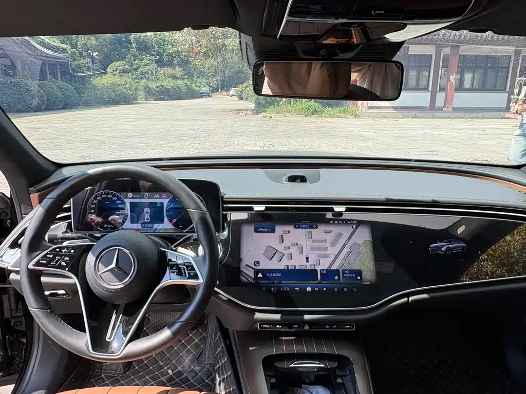 Mercedes-Benz E-Class — миниатюра 6