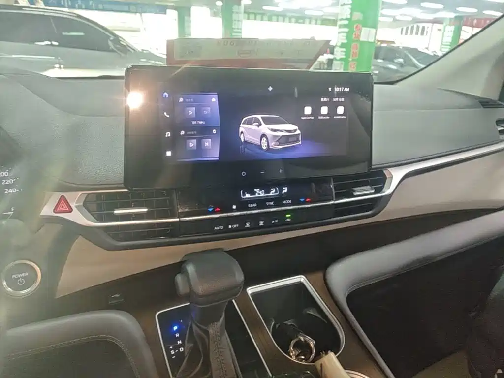 Toyota Sienna — миниатюра 13