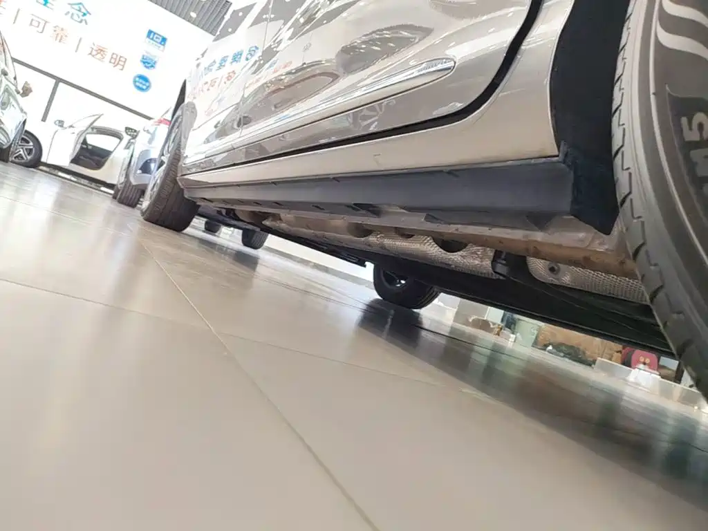 Roewe iMAX8 New Energy — миниатюра 22