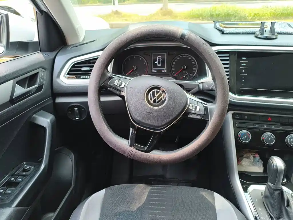 Volkswagen T-Roc — миниатюра 3