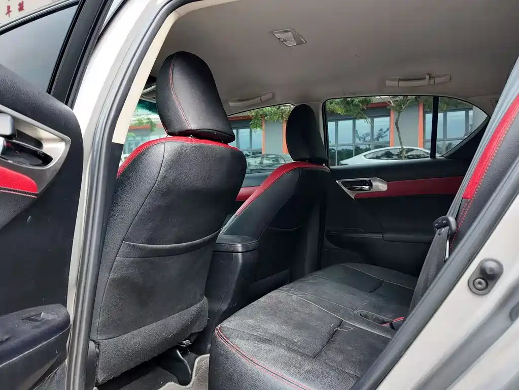 Lexus CT — миниатюра 9