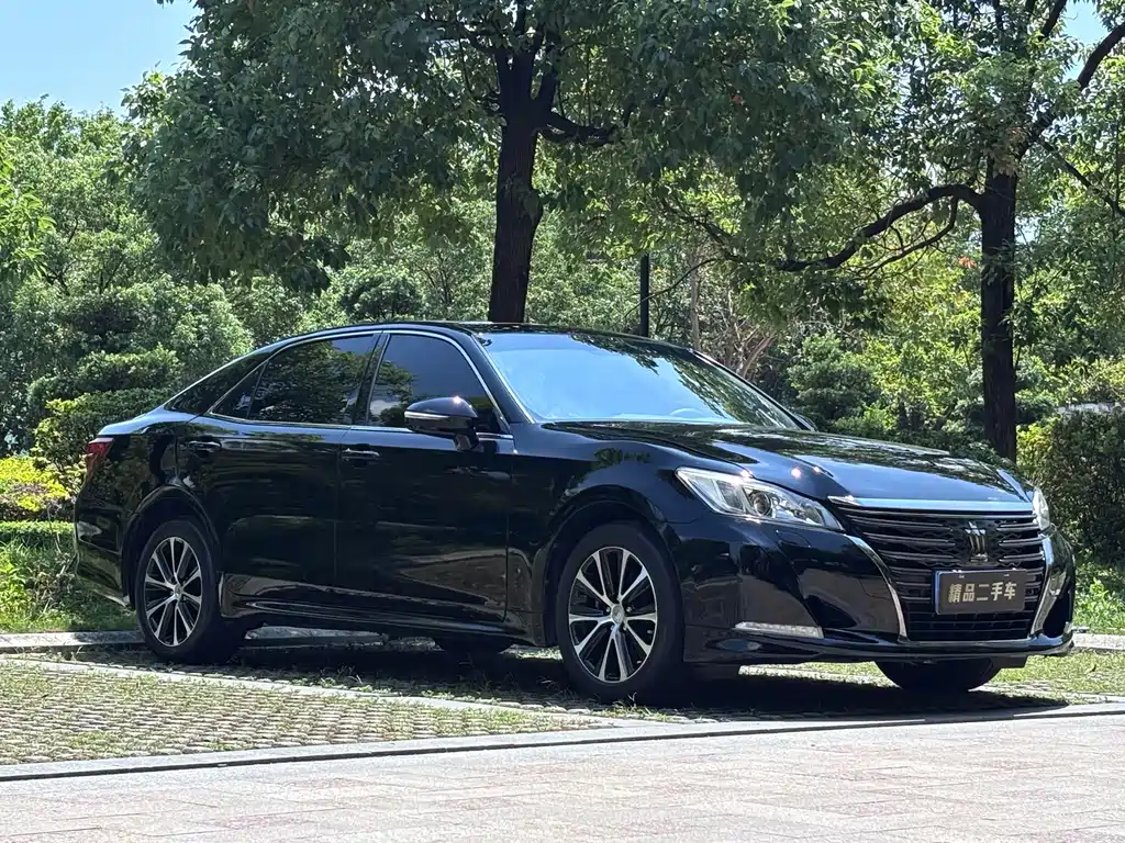 Toyota Crown — миниатюра 6