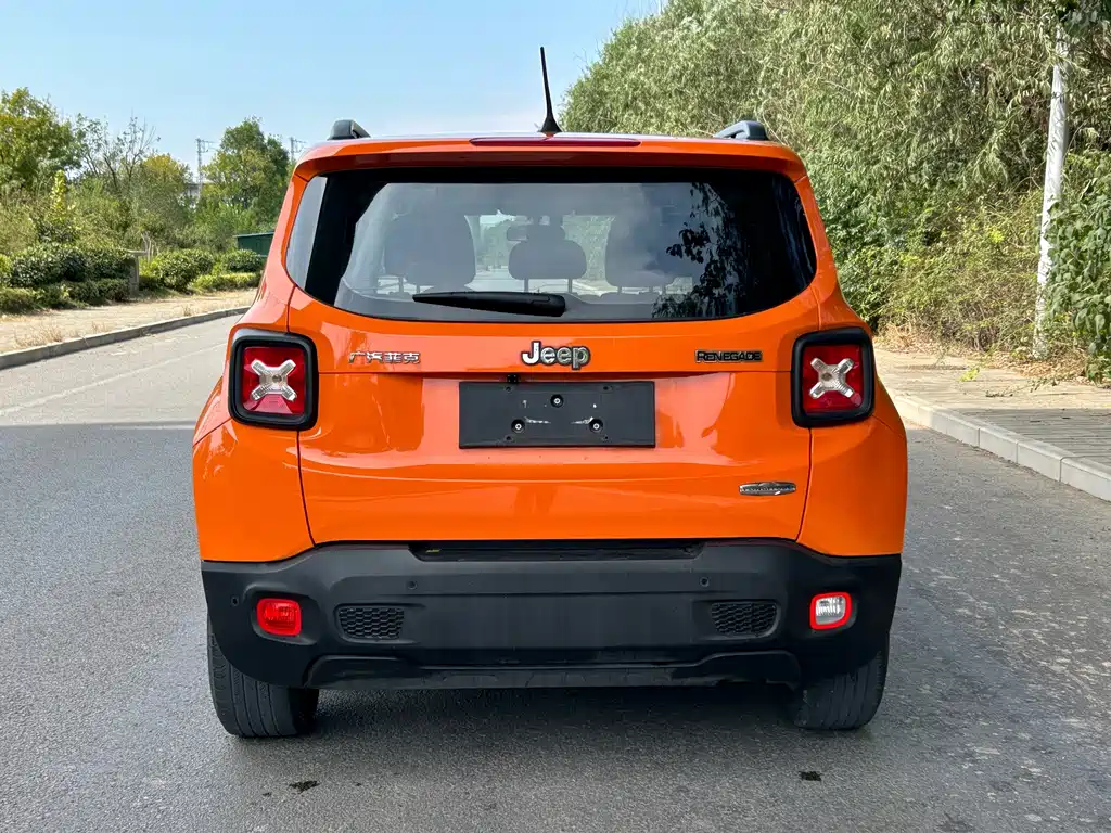 Jeep Renegade — миниатюра 5