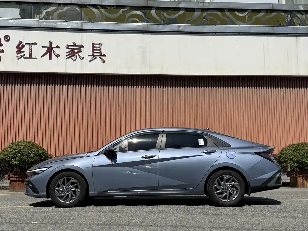 Hyundai Elantra — миниатюра 2