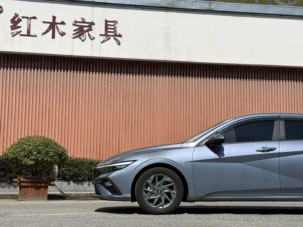 Hyundai Elantra — миниатюра 9