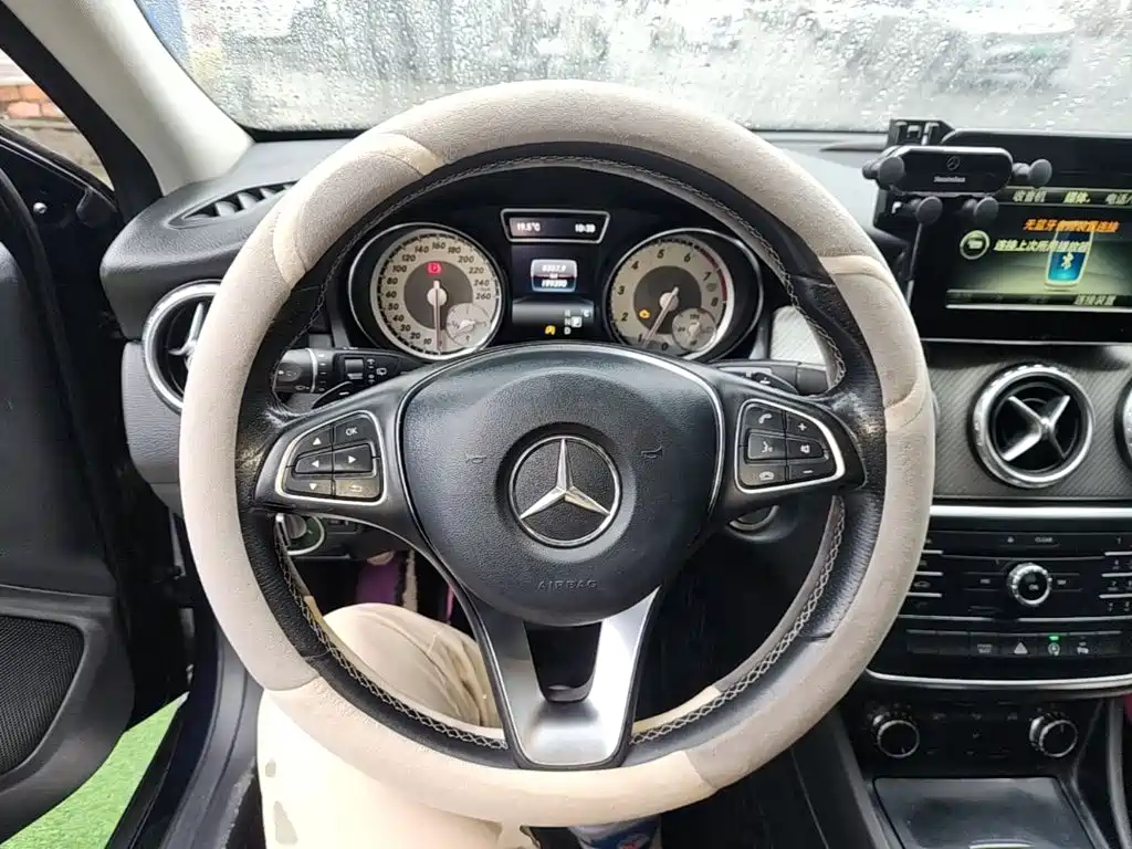 Mercedes-Benz GLA — миниатюра 11