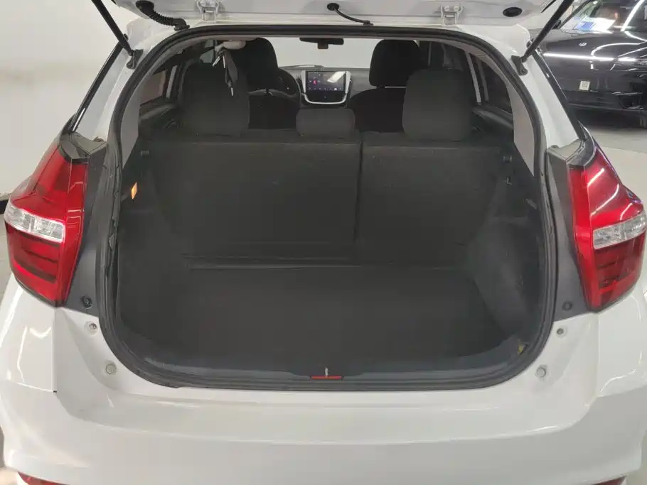 Toyota Yaris L — миниатюра 4