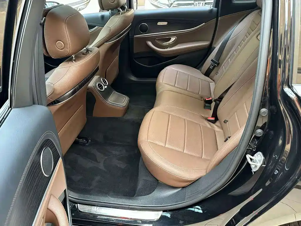 Mercedes-Benz E-Class — миниатюра 5