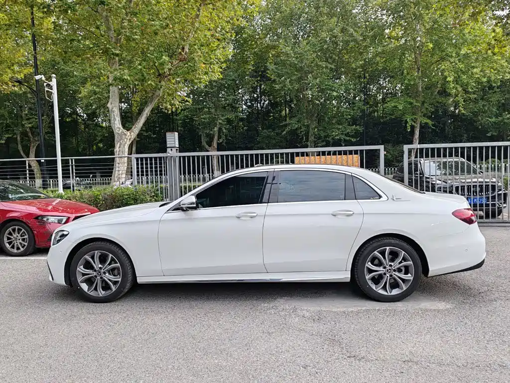 Mercedes-Benz E-Class — миниатюра 6