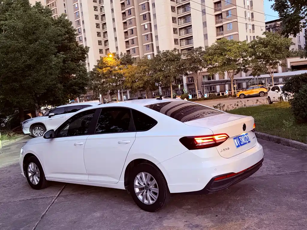 Volkswagen Lavida — миниатюра 4