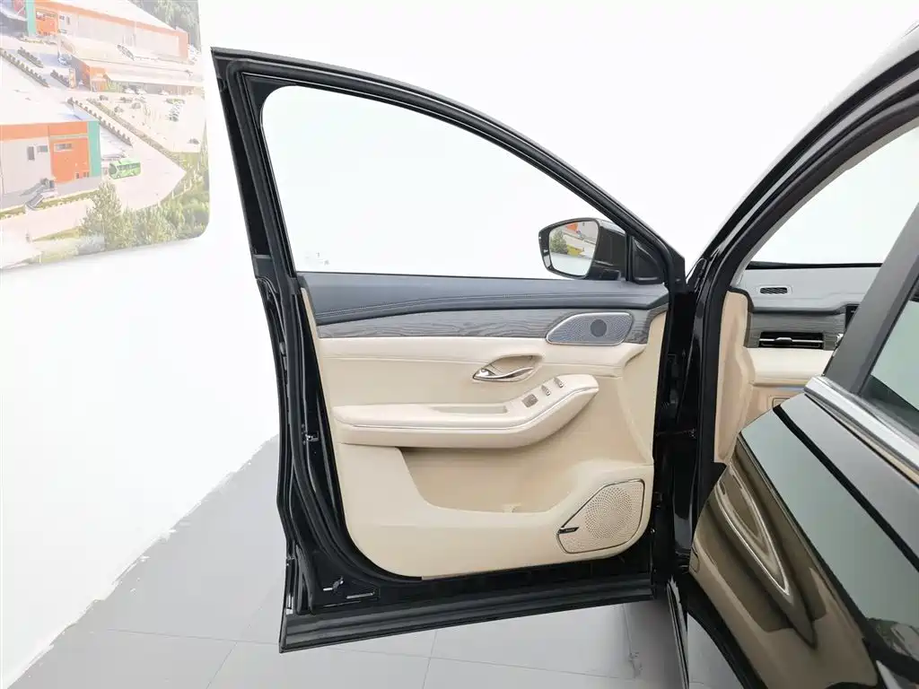JETOUR L9 2025 1.5TD 2DHT Luxury 6 мест